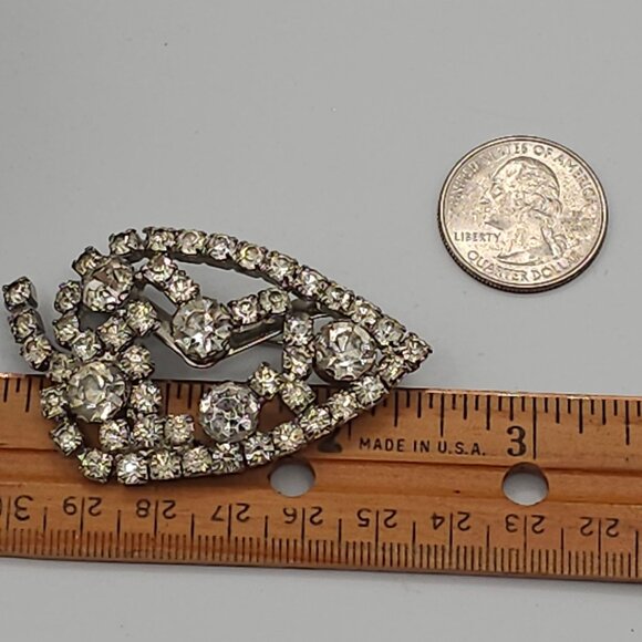VTG Brooch MCM RhodiumPlated PotMetal Leaf Rhinestone Bridal Glam Estate Jewelry - Picture 3 of 9